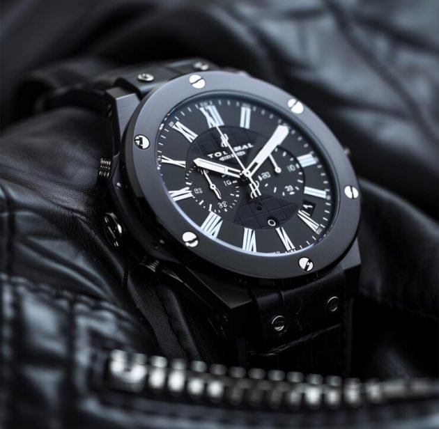 black-silver-watch-with-hands-face_1022347-1300